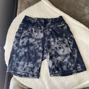 Aerie American Eagle the Everything Pocket Bike Short — Black and Gray tie dye